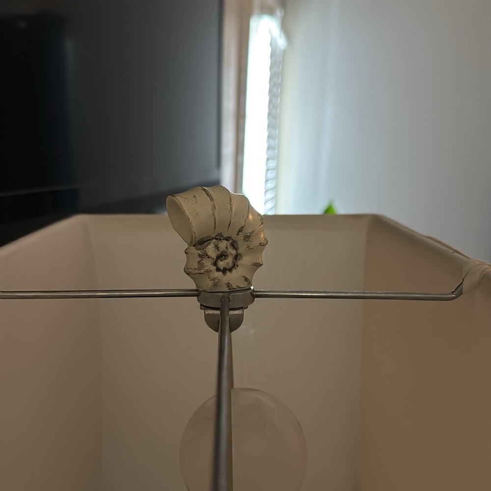 Seashell Lamp - Picture 3 of 3
